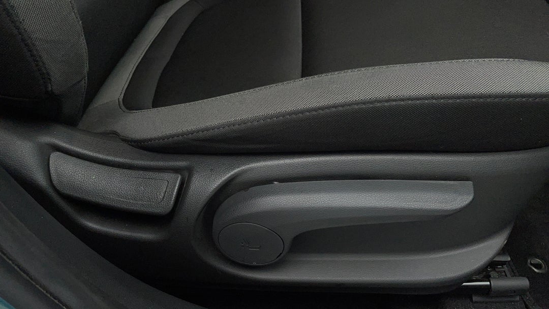 2019 Hyundai Kona Go (fwd), Automatic, 88881 km, Drivers Side Adjustment Panel