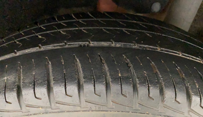 2017 Maruti Vitara Brezza LDI (O), Diesel, Manual, 48,730 km, Left Rear Tyre Tread