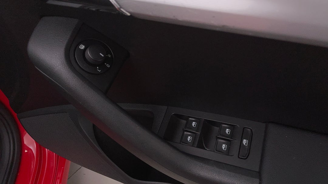 2016 SKODA Octavia 110 Tsi Ambition, Automatic, 113074 km, Drivers Side Door Panel Controls