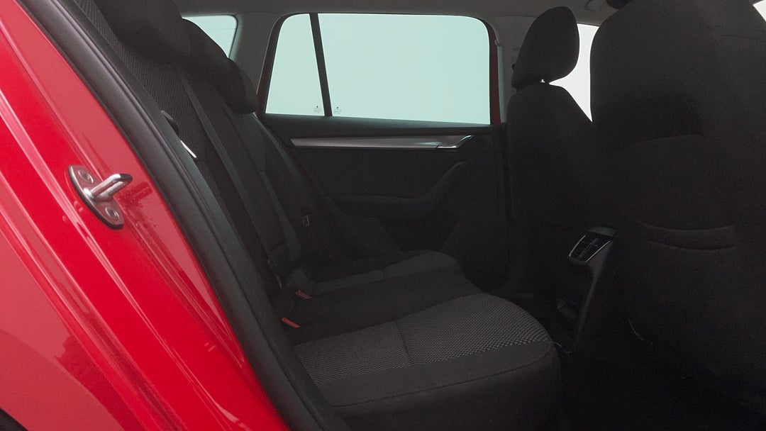 2016 SKODA Octavia 110 Tsi Ambition, Automatic, 113074 km, Right Side Rear Door Cabin View