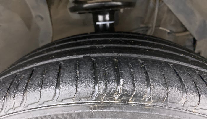 2016 Maruti Vitara Brezza ZDI, Diesel, Manual, 1,10,464 km, Right Front Tyre Tread
