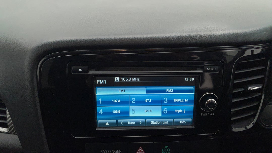 2016 Mitsubishi Outlander Ls (4x4), Automatic, 127661 km, Infotainment System