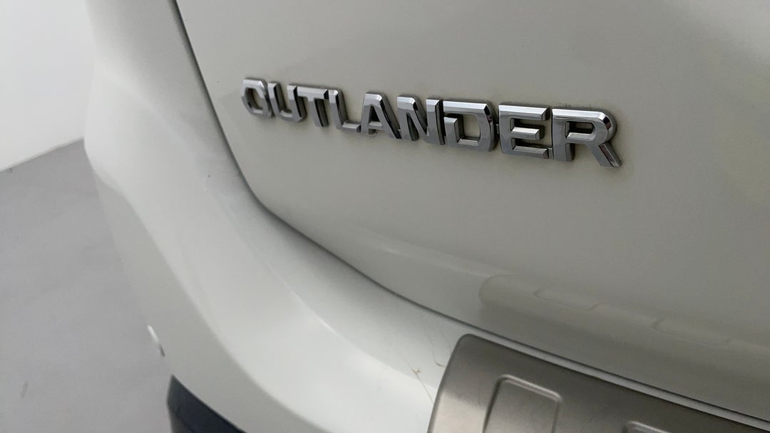 2016 Mitsubishi Outlander Ls (4x4), Automatic, 127661 km, Badge (Boot Left Side)