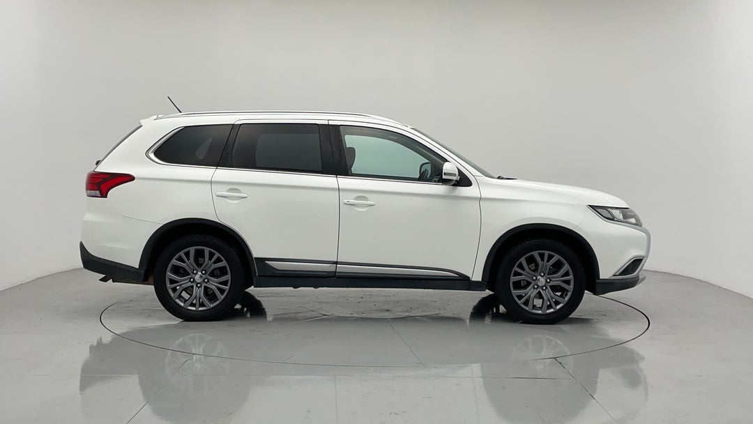 2016 Mitsubishi Outlander Ls (4x4), Automatic, 127661 km, Right Side View