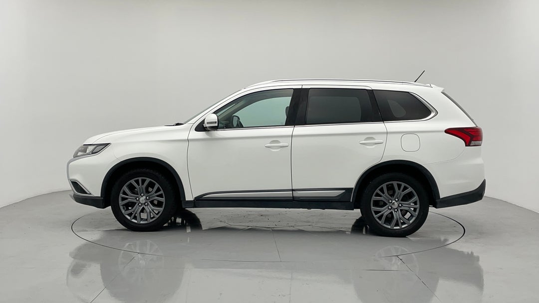 2016 Mitsubishi Outlander Ls (4x4), Automatic, 127661 km, Left Side View