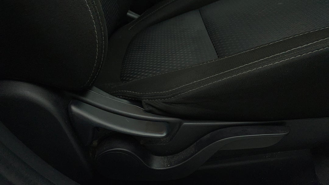 2016 Mitsubishi Outlander Ls (4x4), Automatic, 127661 km, Drivers Side Adjustment Panel