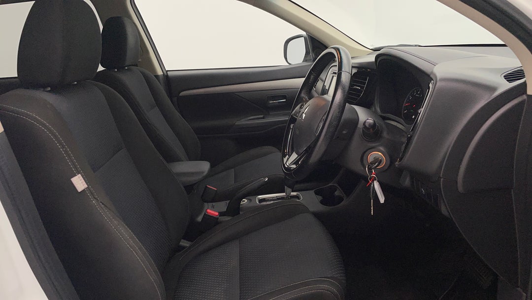2016 Mitsubishi Outlander Ls (4x4), Automatic, 127661 km, Right Side Front Door Cabin View