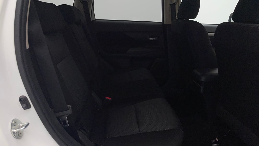 2016 Mitsubishi Outlander Ls (4x4), Automatic, 127661 km, Right Side Rear Door Cabin View