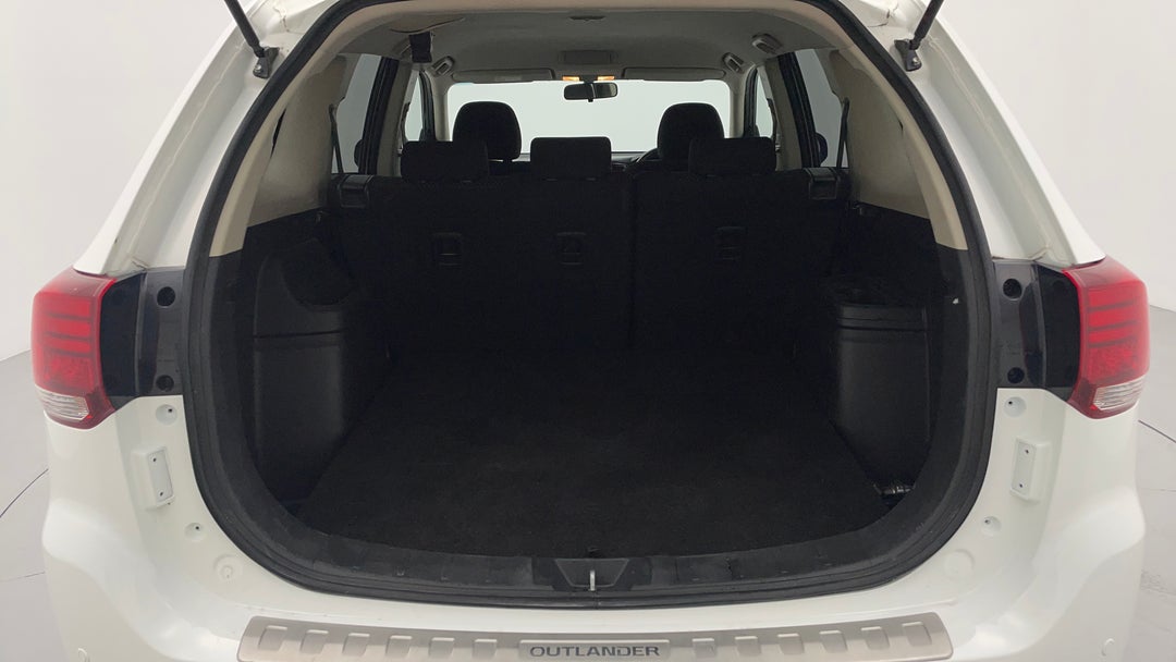 2016 Mitsubishi Outlander Ls (4x4), Automatic, 127661 km, Boot Inside View