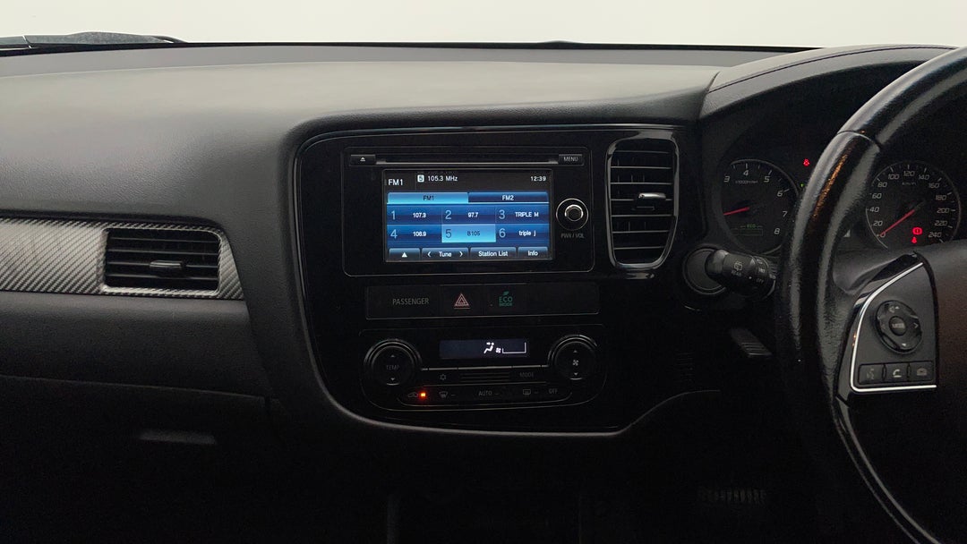 2016 Mitsubishi Outlander Ls (4x4), Automatic, 127661 km, Center Console