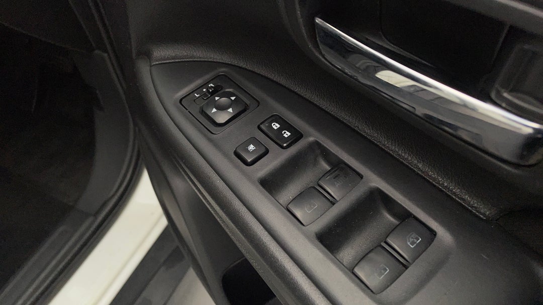 2016 Mitsubishi Outlander Ls (4x4), Automatic, 127661 km, Drivers Side Door Panel Controls