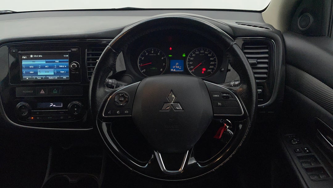 2016 Mitsubishi Outlander Ls (4x4), Automatic, 127661 km, Steering Wheel Close-up