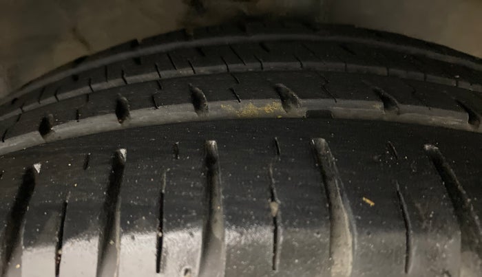 2017 Hyundai Xcent SX 1.2, Petrol, Manual, 18,349 km, Right Front Tyre Tread
