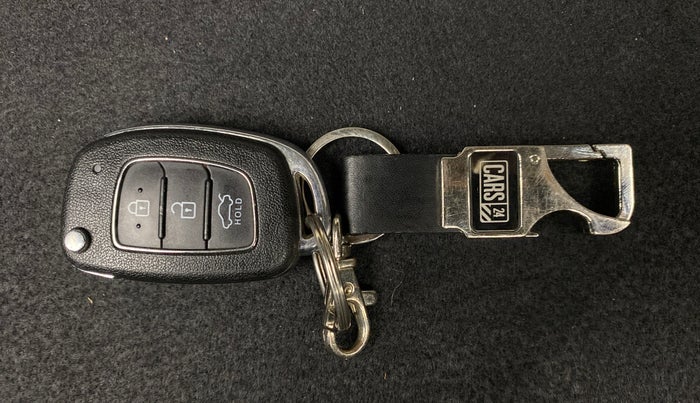 2017 Hyundai Xcent SX 1.2, Petrol, Manual, 18,349 km, Key Close Up