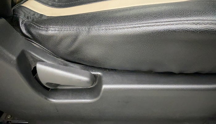 2018 Maruti Wagon R 1.0 LXI CNG, CNG, Manual, 41,438 km, Driver Side Adjustment Panel