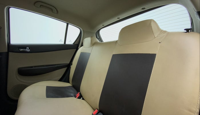 2013 Hyundai i20 MAGNA 1.2 VTVT, Petrol, Manual, 25,906 km, Right Side Rear Door Cabin