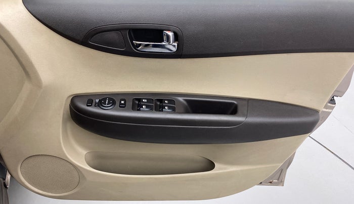 2013 Hyundai i20 MAGNA 1.2 VTVT, Petrol, Manual, 25,906 km, Driver Side Door Panels Control