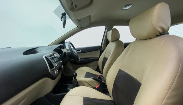 2013 Hyundai i20 MAGNA 1.2 VTVT, Petrol, Manual, 25,906 km, Right Side Front Door Cabin
