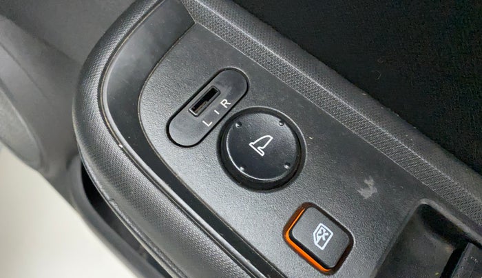 2016 Honda BR-V 1.5L I- DTEC S, Diesel, Manual, 99,378 km, Left rear-view mirror - ORVM switch has minor damage