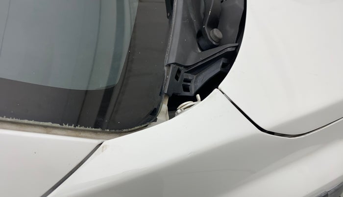 2016 Honda BR-V 1.5L I- DTEC S, Diesel, Manual, 99,378 km, Bonnet (hood) - Cowl vent panel has minor damage