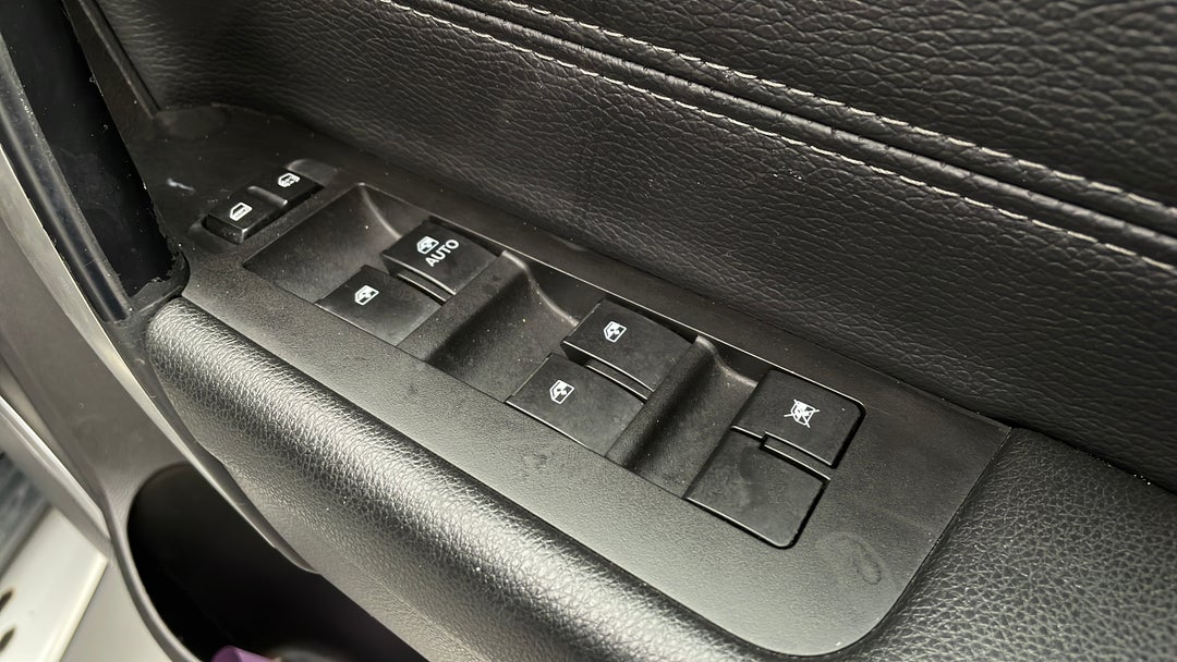 2016 Holden Captiva Ltz, Automatic, 88236 km, Drivers Side Door Panel Controls