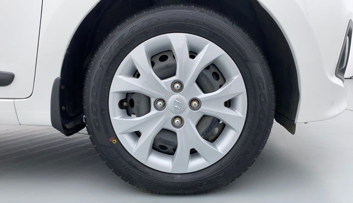 2016 Hyundai Grand i10 SPORTS 1.2 VTVT, Petrol, Manual, 32,812 km, Right Front Tyre
