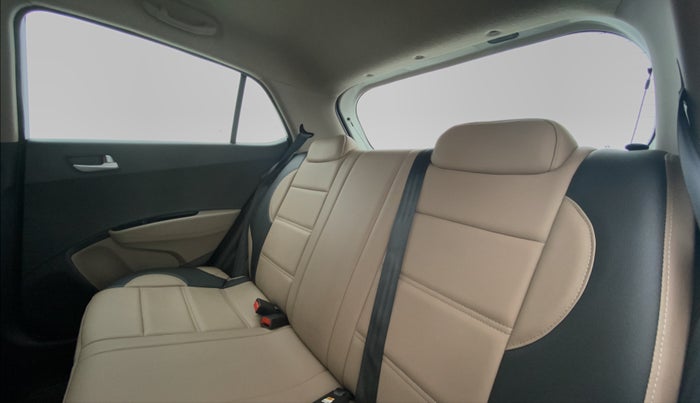 2016 Hyundai Grand i10 SPORTS 1.2 VTVT, Petrol, Manual, 32,812 km, Right Side Door Cabin View