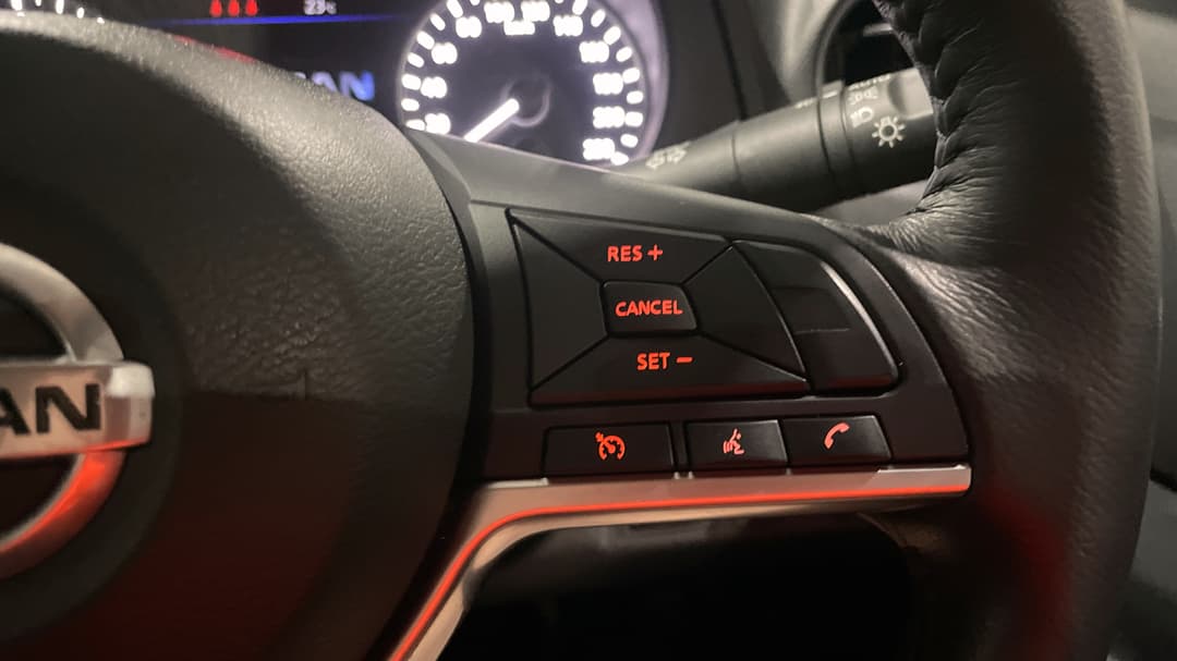 2024 Nissan Navara St-X (4x4) Leather/no Sunroof, Automatic, 15675 km, Cruise Control