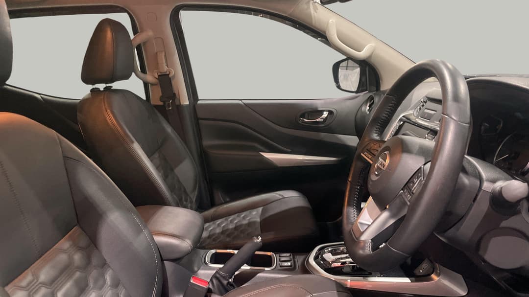 2024 Nissan Navara St-X (4x4) Leather/no Sunroof, Automatic, 15675 km, Right Side Front Door Cabin View
