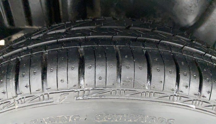 2013 Maruti Swift Dzire VXI, Petrol, Manual, 65,536 km, Right Rear Tyre Tread