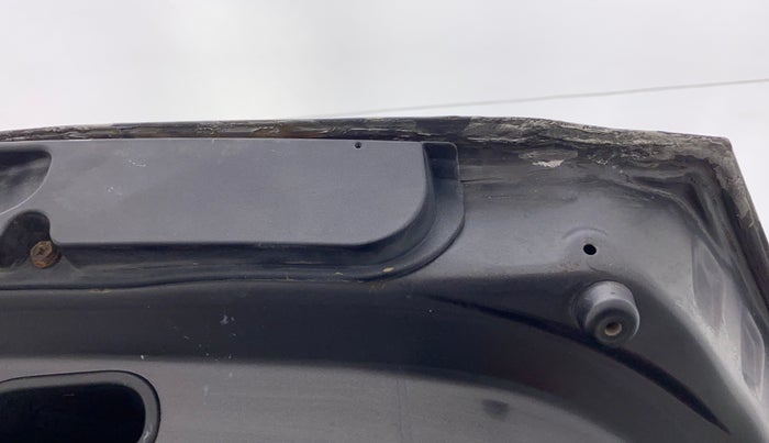 2015 Maruti Swift VXI, Petrol, Manual, 90,695 km, Dicky (Boot door) - Slightly rusted