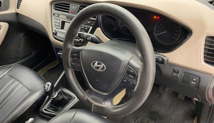 2015 Hyundai Elite i20 MAGNA 1.4 CRDI, Diesel, Manual, 82,687 km, Steering wheel - Steering cover is minor torn