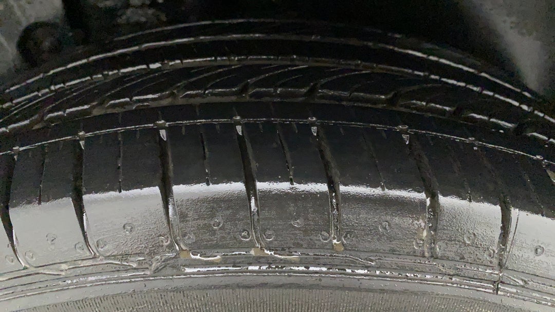 Right Front Tyre Tread
