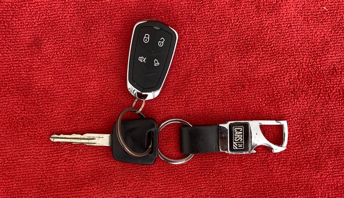 2015 Datsun Go T (O), Petrol, Manual, 67,698 km, Key Close Up