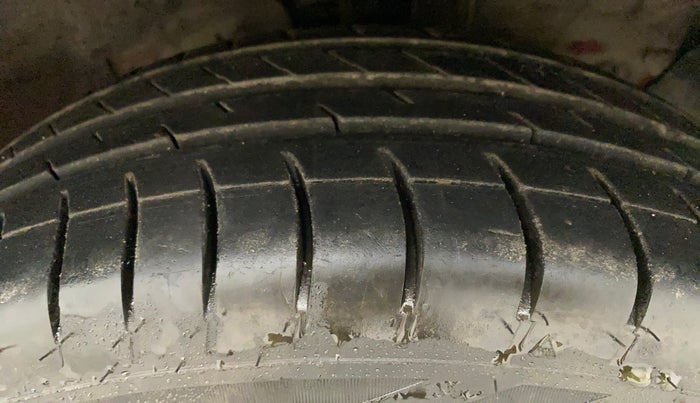 2016 Hyundai Creta BASE 1.6 PETROL, Petrol, Manual, 82,912 km, Right Front Tyre Tread