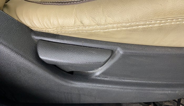 2014 Hyundai Eon MAGNA PLUS, Petrol, Manual, 34,328 km, Driver Side Adjustment Panel