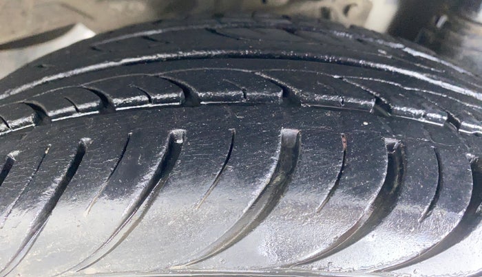 2014 Hyundai Eon MAGNA PLUS, Petrol, Manual, 34,328 km, Left Rear Tyre Tread