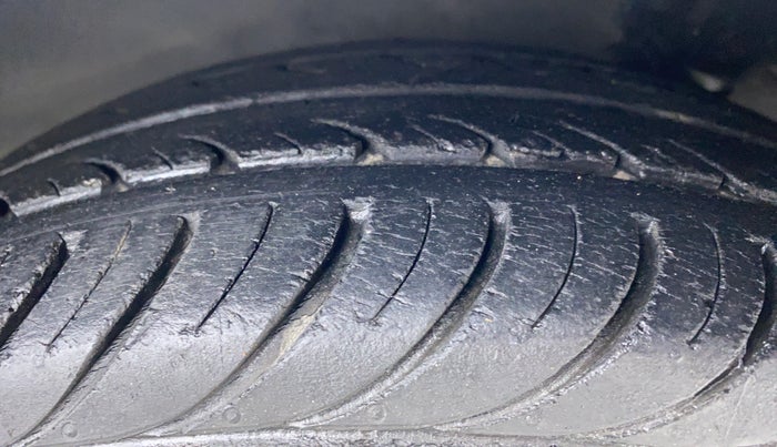 2014 Hyundai Eon MAGNA PLUS, Petrol, Manual, 34,328 km, Right Front Tyre Tread