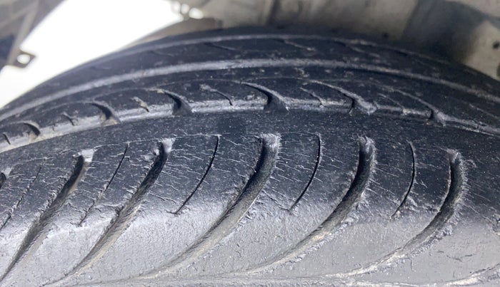 2014 Hyundai Eon MAGNA PLUS, Petrol, Manual, 34,328 km, Right Rear Tyre Tread