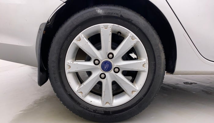 2012 Ford Fiesta TITANIUM DIESEL, Diesel, Manual, 68,356 km, Right Rear Wheel