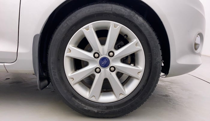 2012 Ford Fiesta TITANIUM DIESEL, Diesel, Manual, 68,356 km, Right Front Wheel