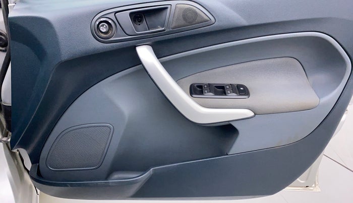 2012 Ford Fiesta TITANIUM DIESEL, Diesel, Manual, 68,356 km, Driver Side Door Panels Control