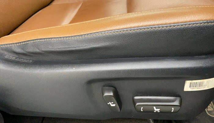 2016 Toyota Innova Crysta 2.7 ZX AT 7 STR, Petrol, Automatic, 40,801 km, Driver Side Adjustment Panel