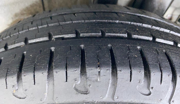 2015 Hyundai Xcent S 1.2, Petrol, Manual, 41,536 km, Left Rear Tyre Tread