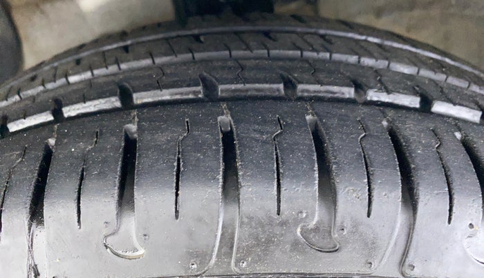 2015 Hyundai Xcent S 1.2, Petrol, Manual, 41,536 km, Left Front Tyre Tread