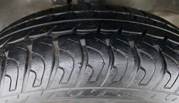 2017 Maruti Wagon R 1.0 VXI, Petrol, Manual, 11,482 km, Right Front Tyre Tread
