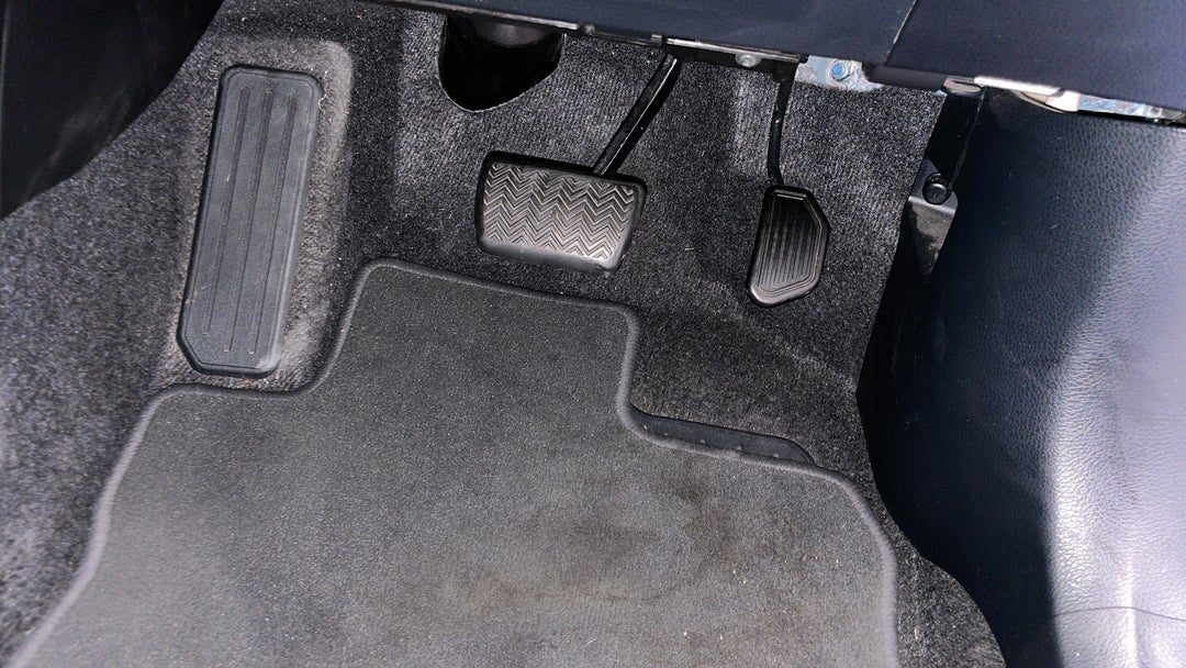 2017 Toyota RAV4 Gx (2WD), Automatic, 60833 km, Pedals and Footmat