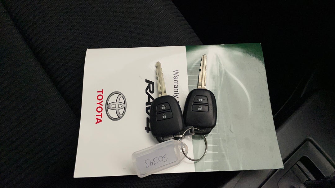 2017 Toyota RAV4 Gx (2WD), Automatic, 60833 km, Key Close-up