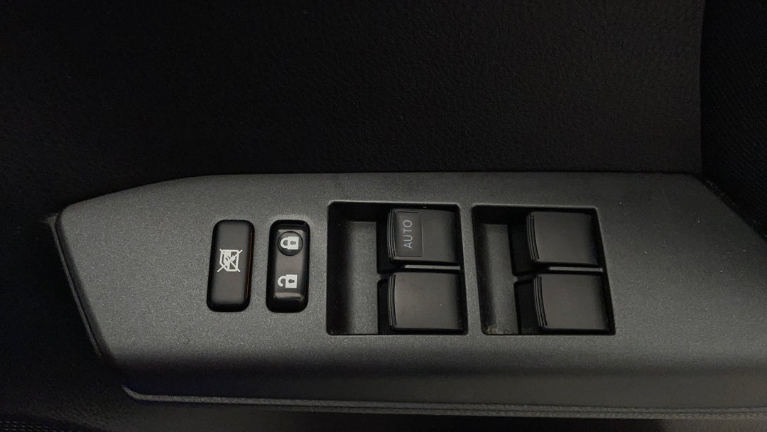 2017 Toyota RAV4 Gx (2WD), Automatic, 60833 km, Drivers Side Door Panel Controls