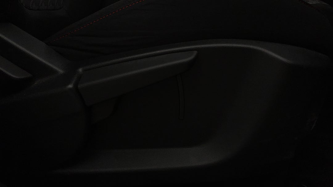 2023 MG Zst Core, Automatic, 11381 km, Drivers Side Adjustment Panel